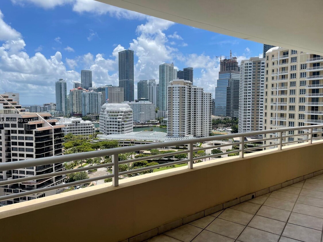 Foto principal - 848 Brickell Key Dr