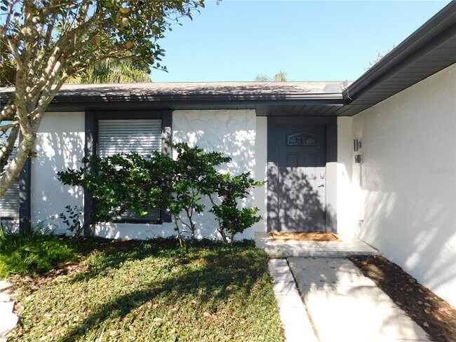 Building Photo - 552 Hammock Dr