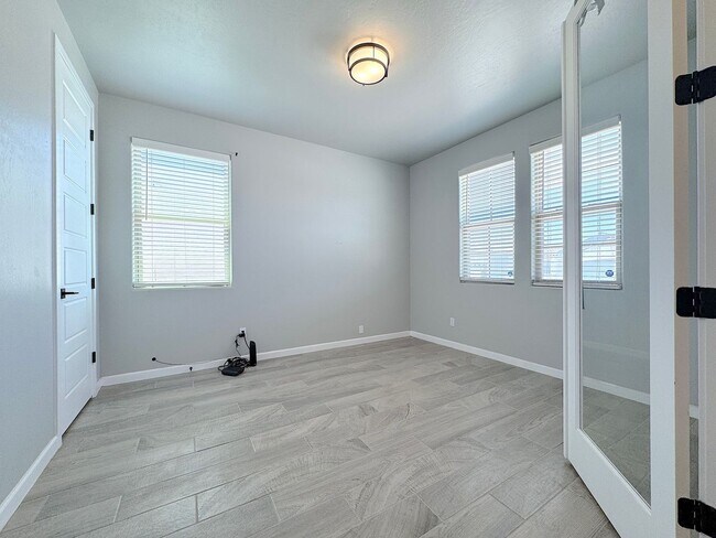 Foto del edificio - East El Paso 4 bed Refrig A/C!