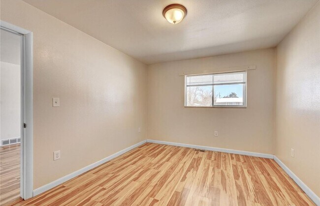 Foto del edificio - 87 Newland Ct