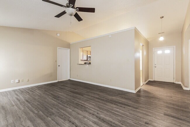 Building Photo - 1418 Green Spring Way