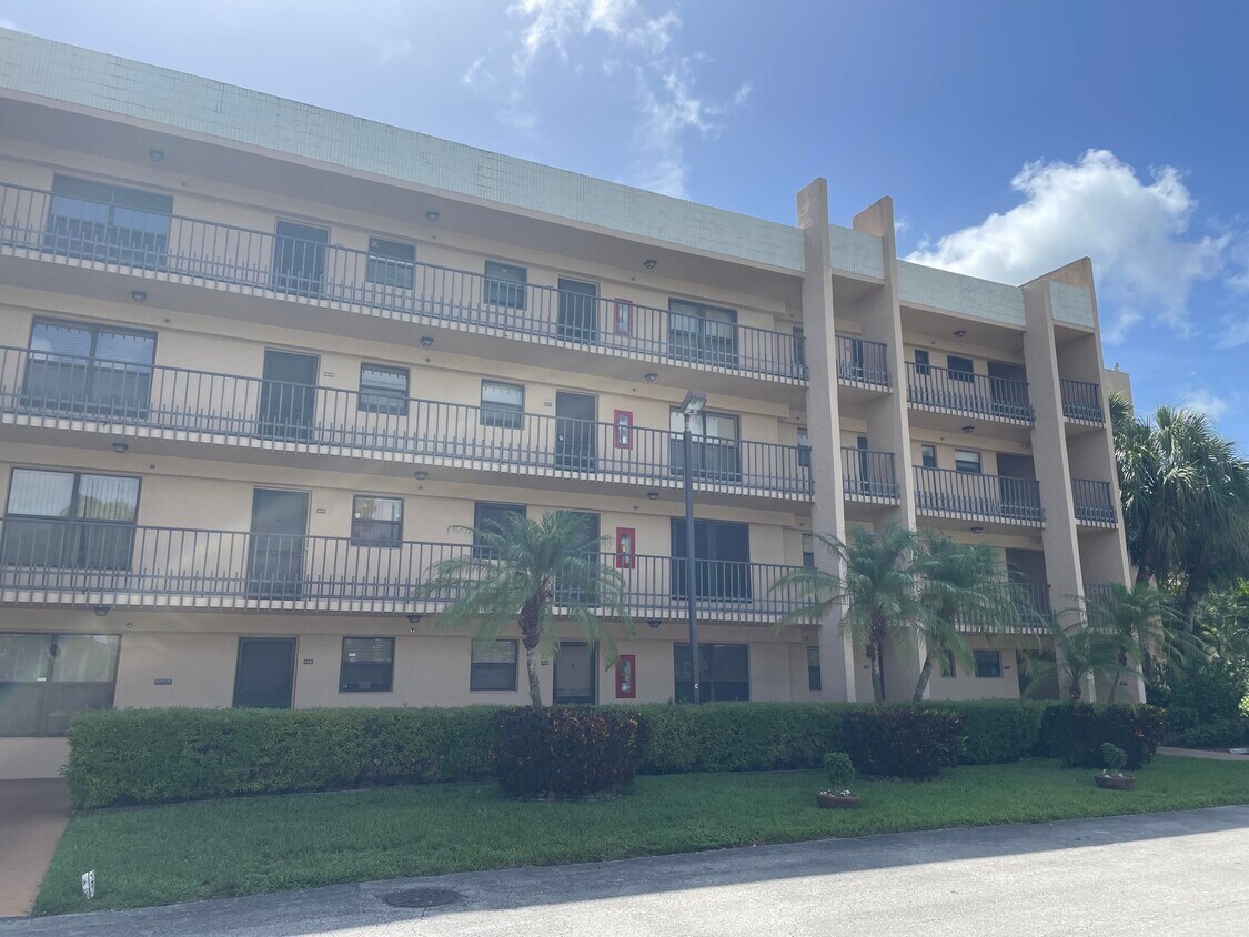 4760 Lucerne Lakes Blvd Unit 305, Greenacres, FL 33467 Condo for Rent in Greenacres, FL
