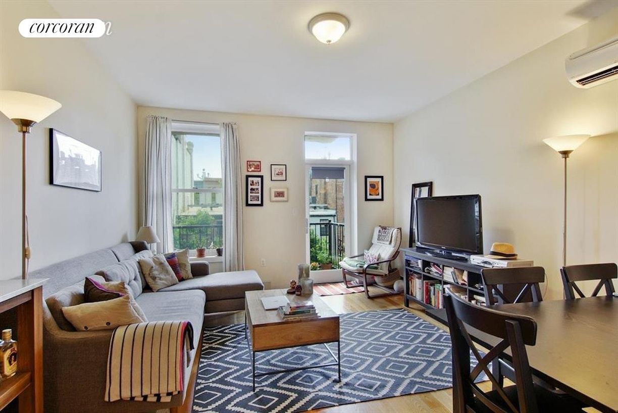 Primary Photo - 116 Montague St