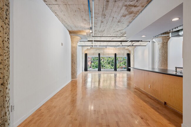Building Photo - 650 2nd St