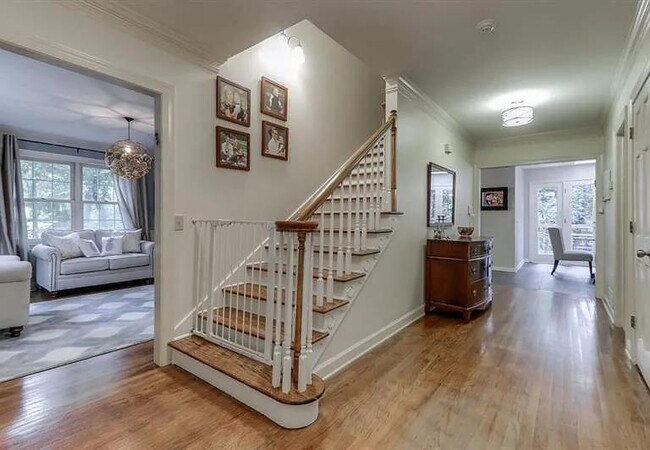 Foto del edificio - 555 Greenland Rd NE