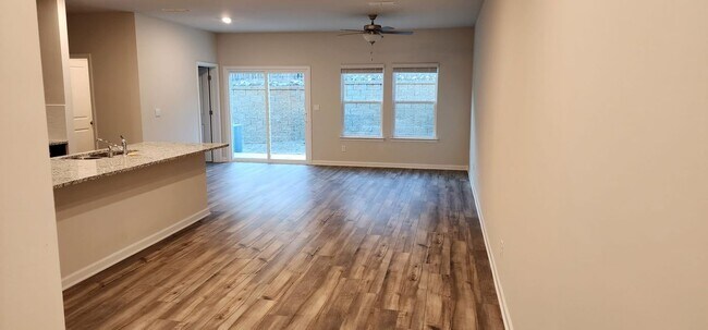 Foto del edificio - 112 Cedar Ln