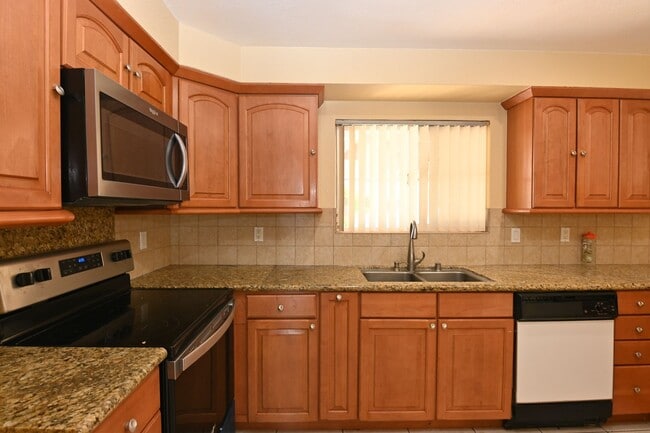 Building Photo - Beautiful 5 bed 3 bath, 2 car Garage & Pool, Near Snell & Calero