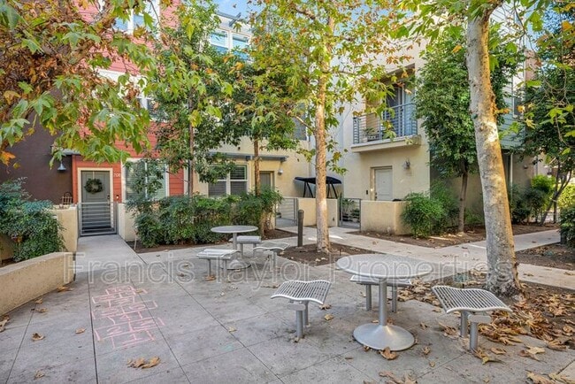 Building Photo - 214 Antoni Glen