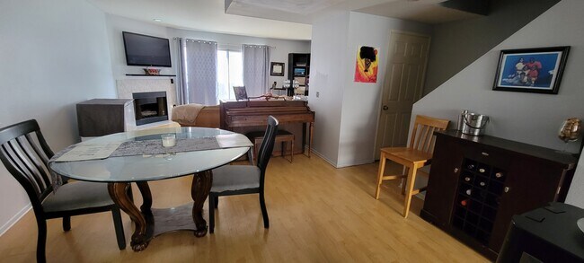 Foto del edificio - 335 E Plymouth St