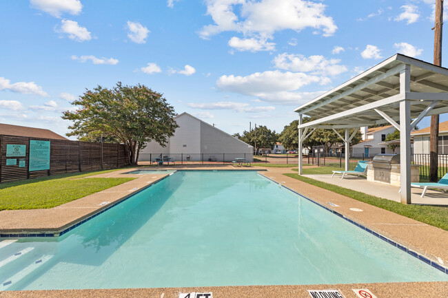 Building Photo - Hampton Townhomes