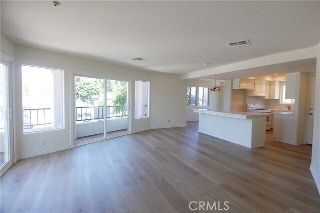 Building Photo - 223 W Avenida Palizada
