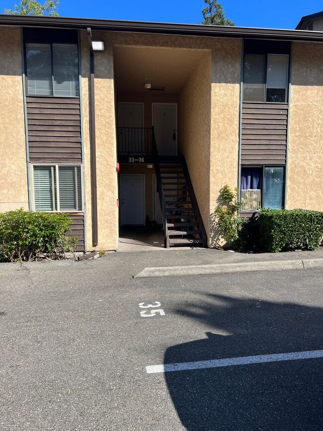 Foto del edificio - Newly renovated 2 bed x 1 bath on top floor in Kirkland!