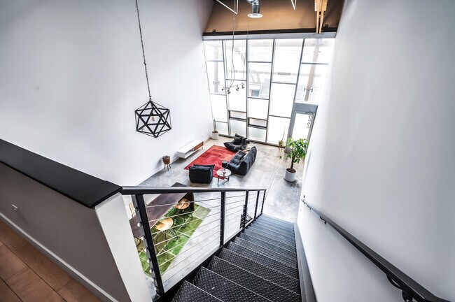 Building Photo - 130 S Hewitt St