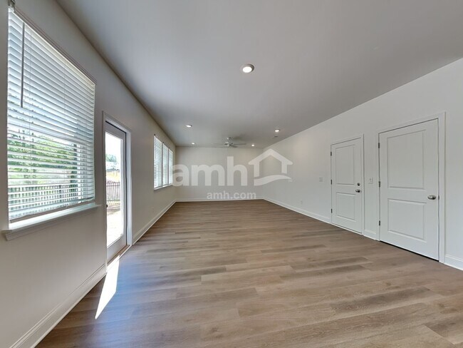 Foto del edificio - 190 Hickory Pointe Rd