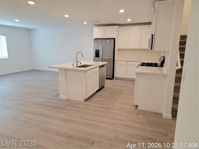 Foto del edificio - Spacious Henderson Townhome with Balconies and Resort Amenities
