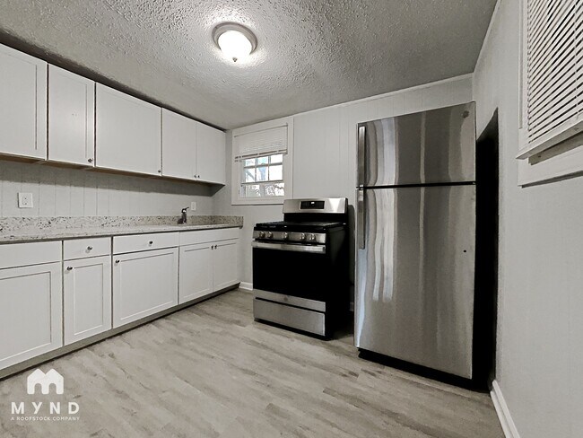 Foto del edificio - 2380 Brackett Rd