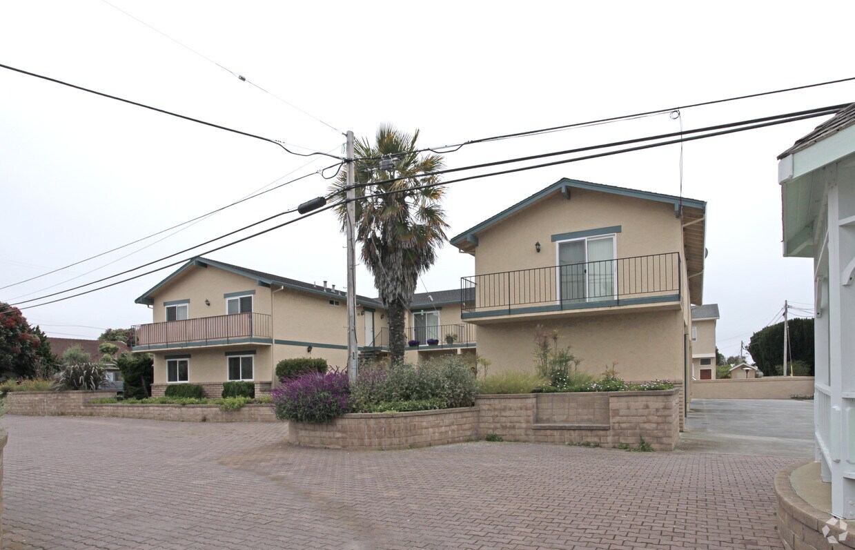 Building Photo - 691 Spruce St