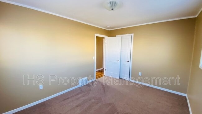 Building Photo - 504 Delafield Ave