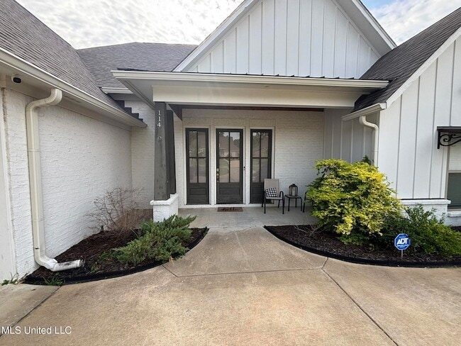 Building Photo - 114 Coventry Ln