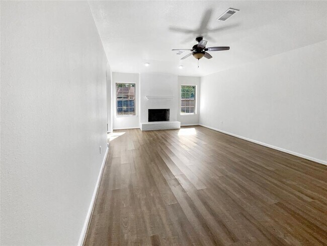 Foto del edificio - 16126 Spinnaker Dr