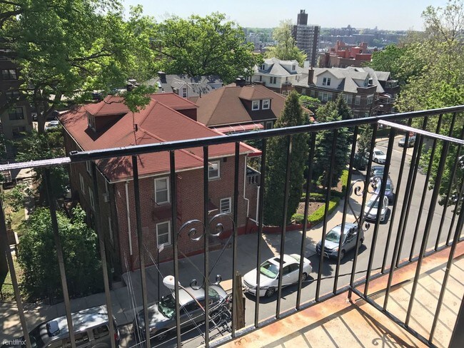 Foto del edificio - 3205 Oxford Ave
