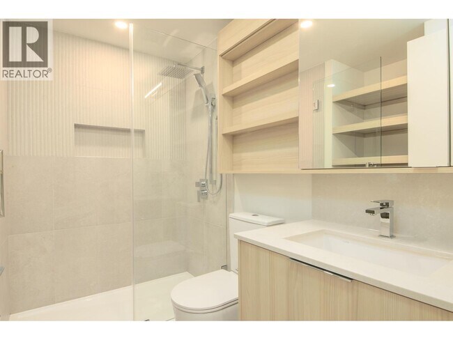 Photo du bâtiment - 311 Alderson Ave