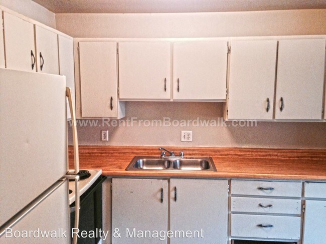 Building Photo - 2531 S Parkcrest Dr