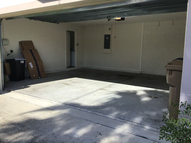 Foto del edificio - 2821 Running Brook Cir