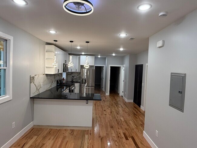 Foto del edificio - 92 E 25th St