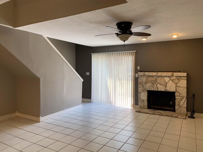 Building Photo - BEAUTIFUL 3 BR CONDO IN DESIRED GATED COMM...