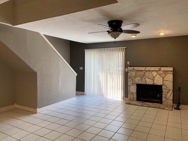 Foto del edificio - BEAUTIFUL 3 BR CONDO IN DESIRED GATED COMM...