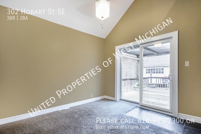 Building Photo - Available Now | Gorgeous 3 Bedroom Home Ne...