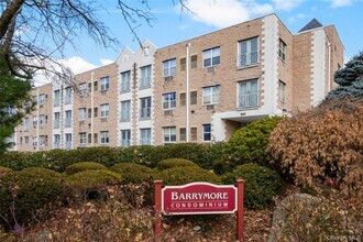 Building Photo - 501 N Barry Ave