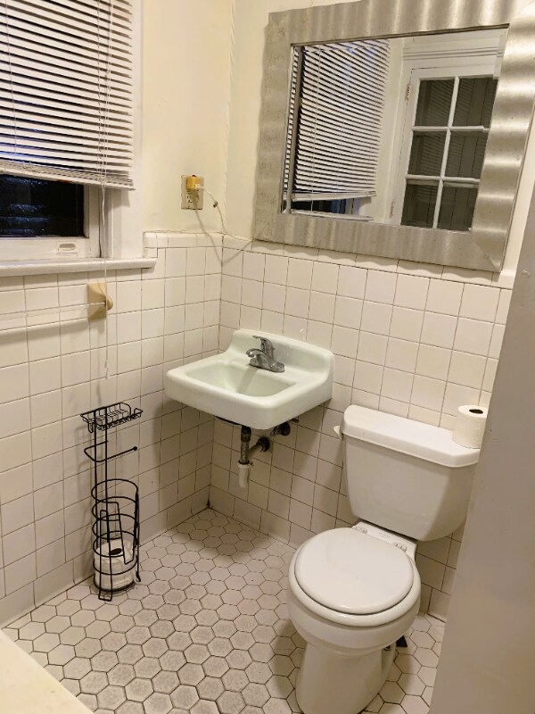 Building Photo - 1031 Broadway St