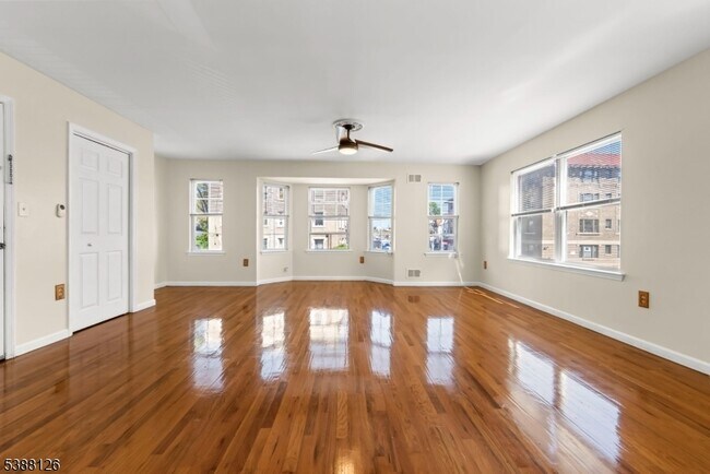 Foto del edificio - 75 Lenox Ave