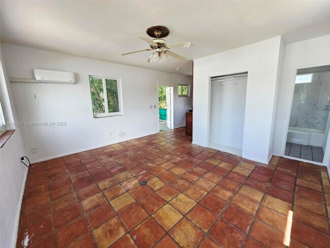 Building Photo - 524 Hampton Rd