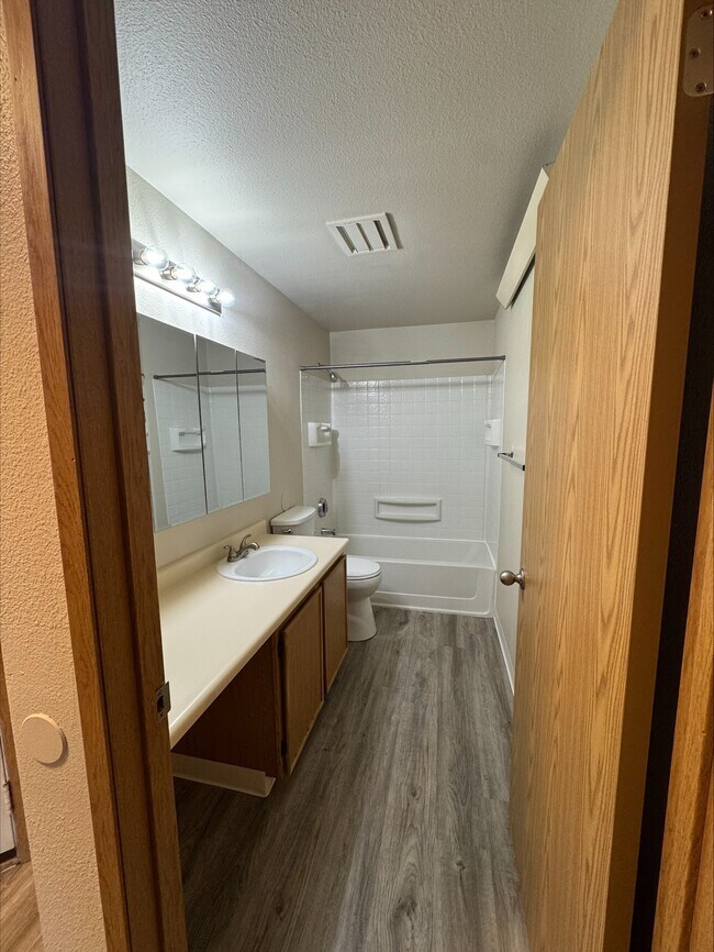 CLASSIC 1X1 BATHROOM - The Lexington