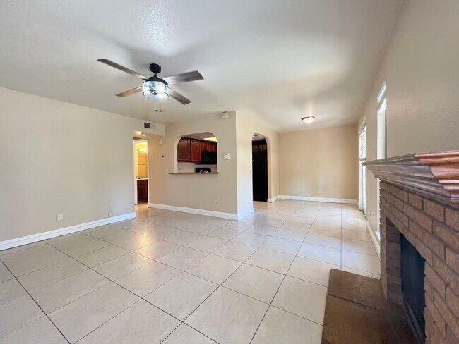 Building Photo - Charming home located in  Henderson