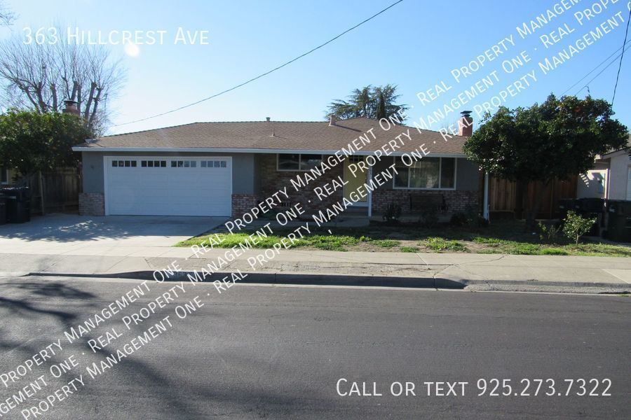 Primary Photo - Well Kept 3 Bed, 2 Bath Ranch Style Home i...