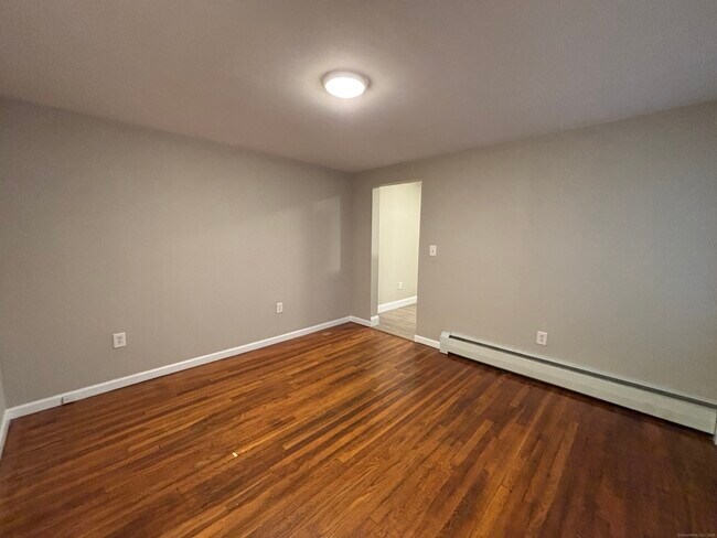 Foto del edificio - 225 Golden Hill St