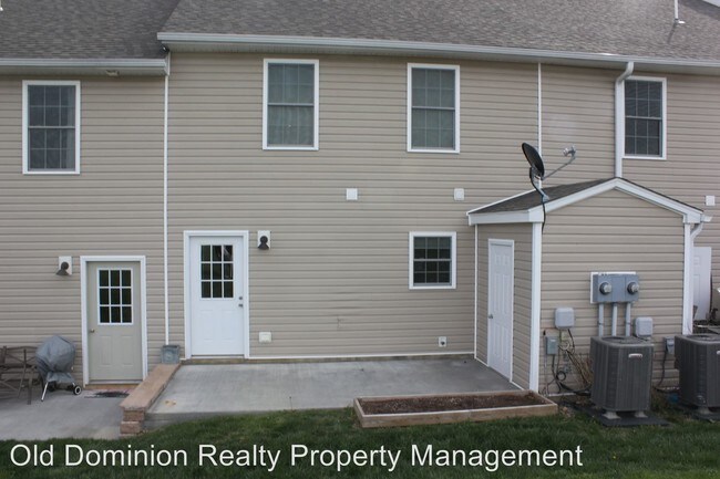 Building Photo - 807 Carson Cir