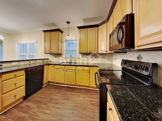 Building Photo - 483 Quick Silver Dr