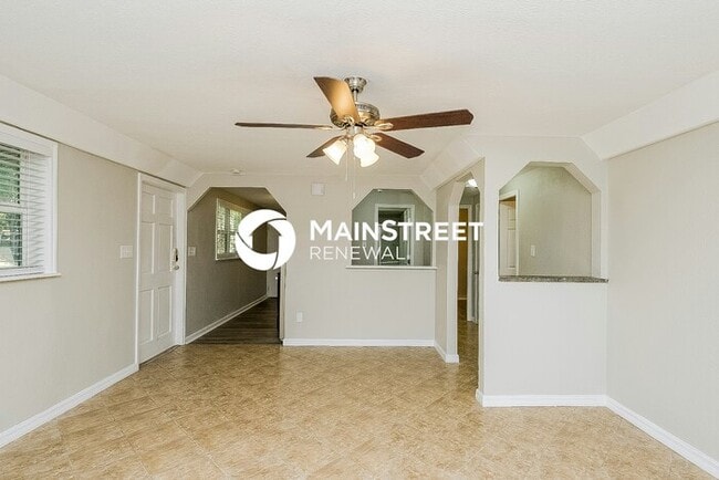 Building Photo - 3 Bedroom Pet-Friendly Home in TAMPA, FL with Main Street Renewal