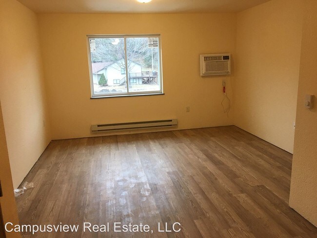 Building Photo - 580 Birchcrest Dr