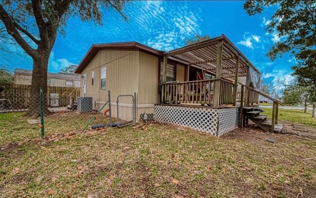 Building Photo - 1201 Pampas Ln