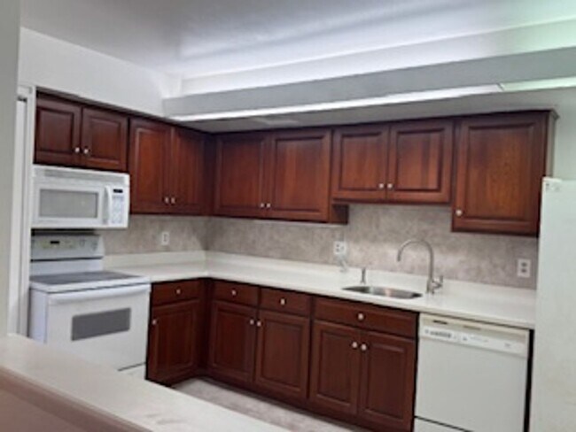 Foto del edificio - 2BR/2BA Ground Floor Condo with Walk-Up Pa...