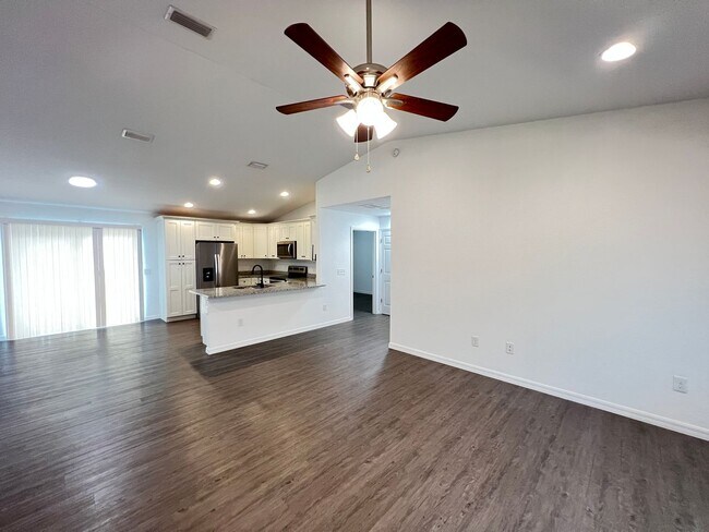 Building Photo - BEAUTIFUL 3 BD/2BA Home in Ocklawaha!!