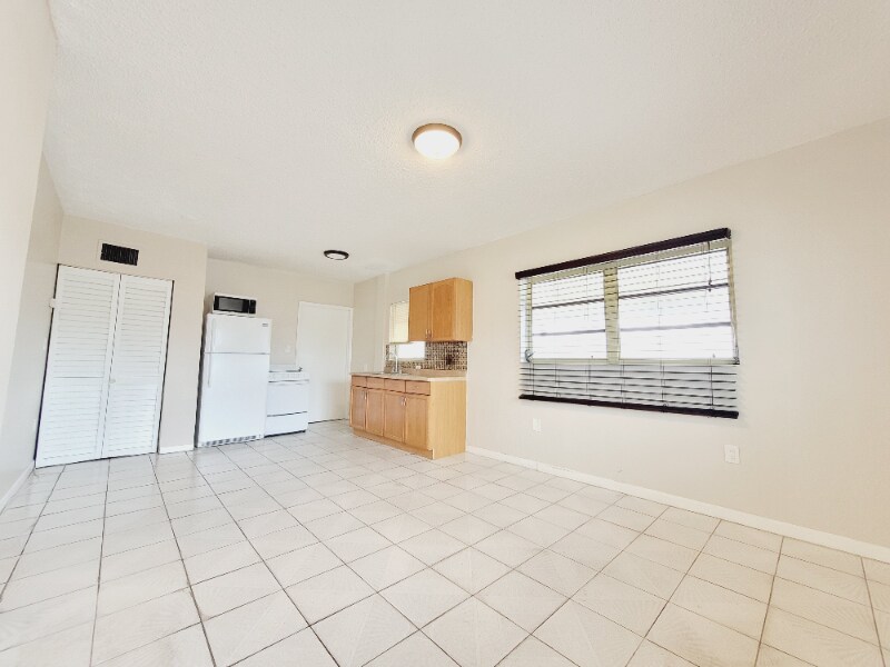 Foto principal - 567 E 11th St