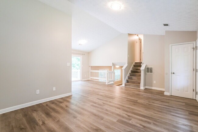 Foto del edificio - 233 Northbridge Dr