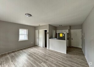 Building Photo - 810 Ryan St